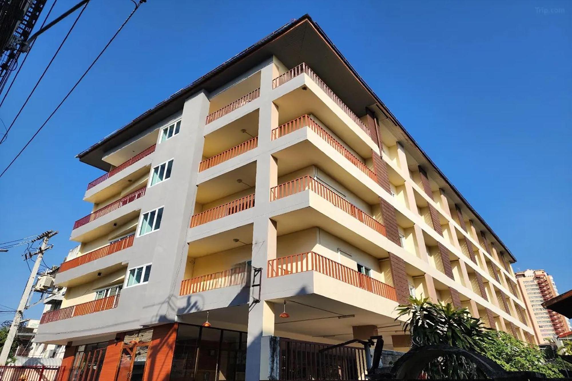 Budget Stars Hotel Чиангмай Екстериор снимка
